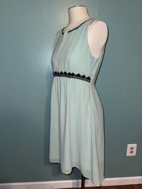 NWT LOFT Light Green midi dress with Black Embroidery details Size 6